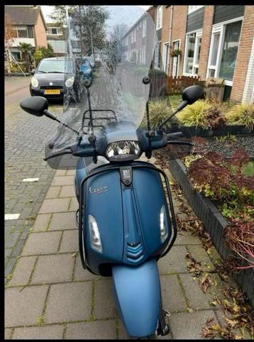 Vespa sprint beschikbaar voor biedingen