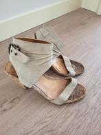 Zomer hakken, suède, zandkleurig, maat 41, Kleding | Dames, Schoenen, Ophalen of Verzenden, Gedragen