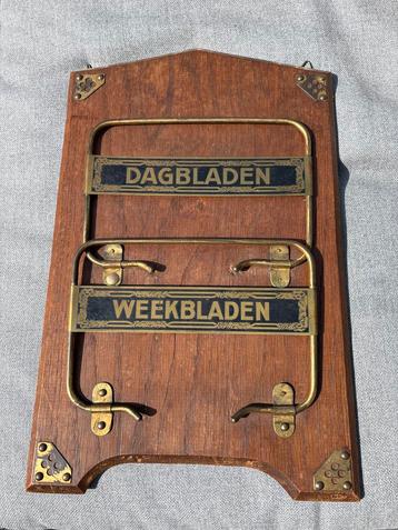 Antieke Houder Dagbladen Weekbladen beschikbaar voor biedingen
