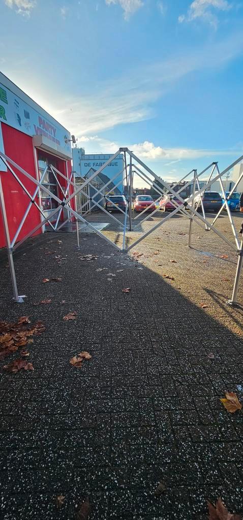 Compleet frame Easy Up Tent  4 x 4 van Partytent Plaza, Tuin en Terras, Partytenten, Zo goed als nieuw, Partytent, 2 meter of meer