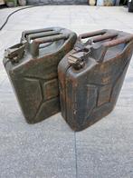 2 gave leger jerrycan's, Ophalen, Landmacht, Nederland