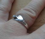 zilveren ring deftige hand met steentje [195], Sieraden, Tassen en Uiterlijk, Ringen, Verzenden, Zo goed als nieuw, 17 tot 18