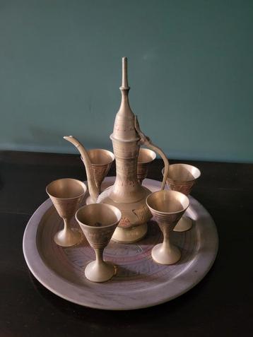 Vintage messing theeset ️
Handgegraveerd oosters ontwerp. beschikbaar voor biedingen