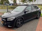 Mercedes-Benz GLA 200 AMG Night Pakket  7G-DCT 2021 Zwart, Auto's, Euro 5, Zwart, 4 cilinders, Leder en Stof