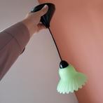 Vintage hanglampje groen glas, Huis en Inrichting, Lampen | Hanglampen, Ophalen of Verzenden, Zo goed als nieuw