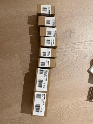 Wever ducre Mounting brakets and end caps beschikbaar voor biedingen