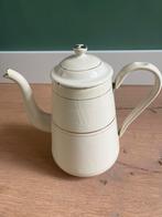 Geëmailleerde metalen thee- of koffiepot, Ophalen