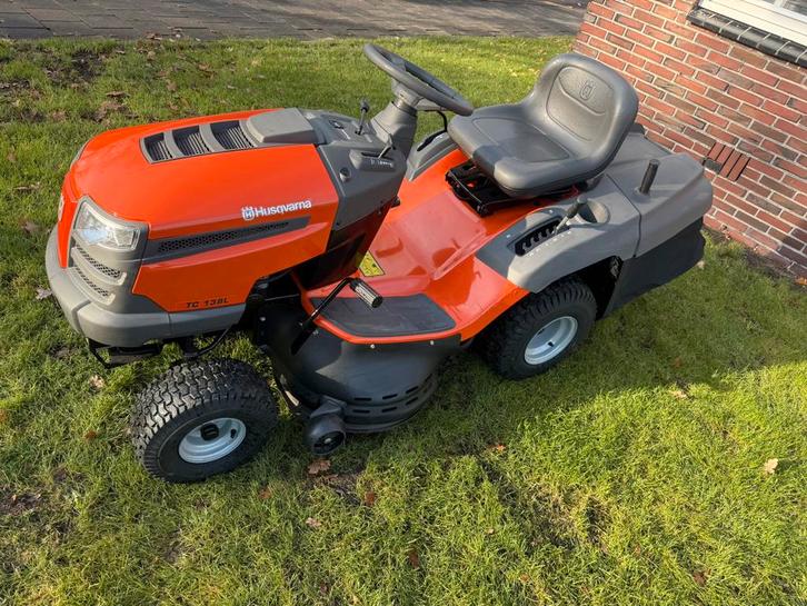 DEMO!! Husqvarna TC138L zitmaaier achtervanger, Tuin en Terras, Zitmaaiers, Zo goed als nieuw, 90 tot 120 cm, Elektrische starter