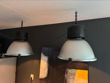 Industriële hanglampen beschikbaar voor biedingen
