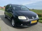Volkswagen Touran 2.0 TDI Highline Grijs kenteken / AUTOMAAT, Auto's, Bestelauto's, Stof, Gebruikt, Zwart, 4 cilinders