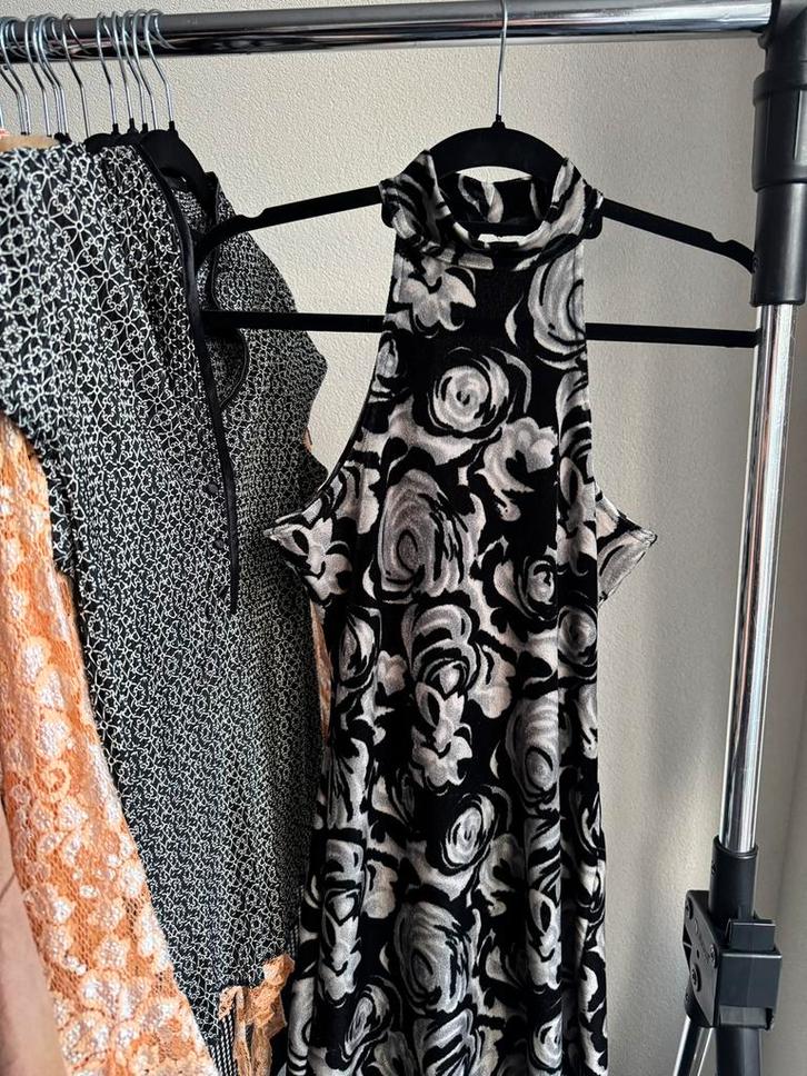 Vintage Y2K velvet fluwelen maxi jurk met bloemen patroon, Kleding | Dames, Jurken, Zo goed als nieuw, Maat 36 (S), Zwart, Onder de knie