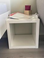 IKEA white box cabinet, Huis en Inrichting, Kasten | Vitrinekasten, Ophalen, Minder dan 50 cm, Zo goed als nieuw, Classic white and simple cabinet