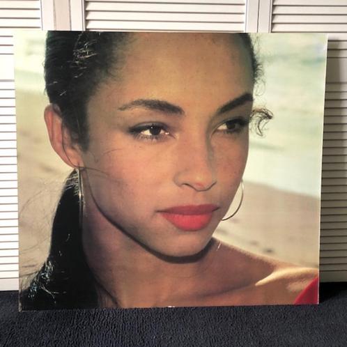 Grote poster zangeres Sade, Verzamelen, Posters, Zo goed als nieuw, Muziek, A1 t/m A3, Vierkant, Met lijst, Ophalen