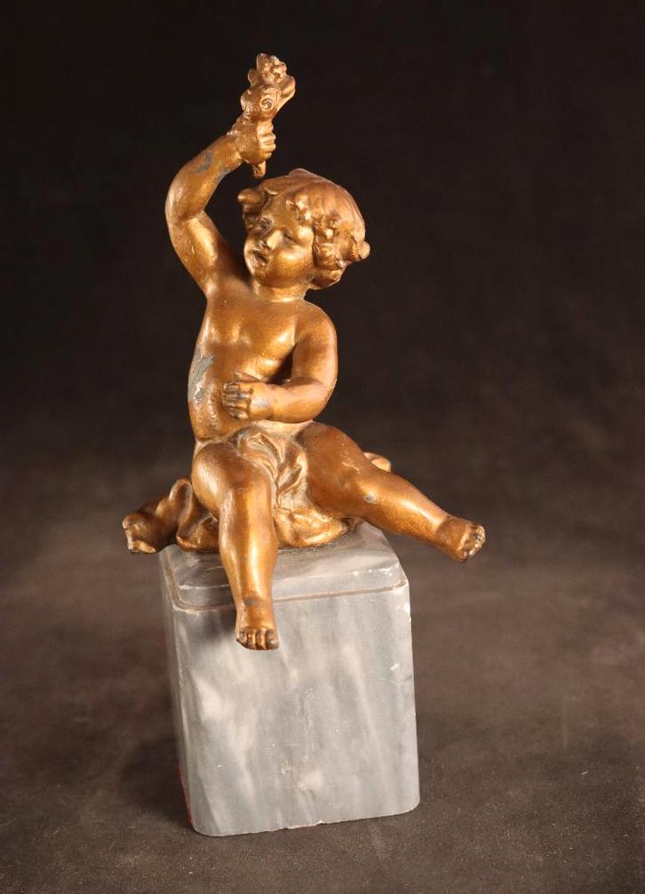 Antiek beeld van een putto, Antiek en Kunst, Kunst | Beelden en Houtsnijwerken, Ophalen of Verzenden