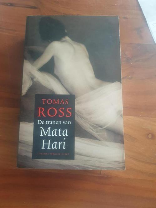 Tomas Ross - De tranen van Mata Hari, Boeken, Thrillers, Zo goed als nieuw, Nederland, Ophalen of Verzenden