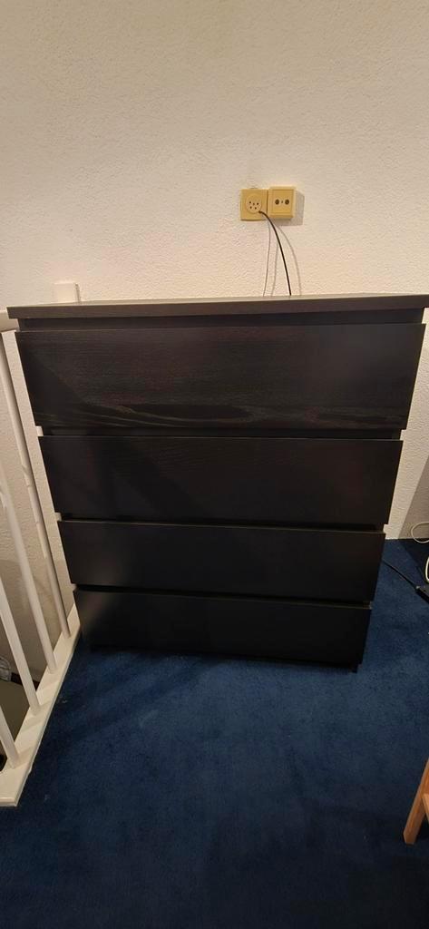 Zwartbruine Ikea Malm ladekast (4 lades), Huis en Inrichting, Kasten | Ladekasten, Gebruikt, 100 tot 150 cm, 50 tot 100 cm, 25 tot 50 cm