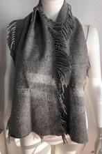 DKNY grijs shawl sjaal logo borduursel lamswol, Verzenden, Dkny, Maat 46/48 (XL) of groter, Zo goed als nieuw