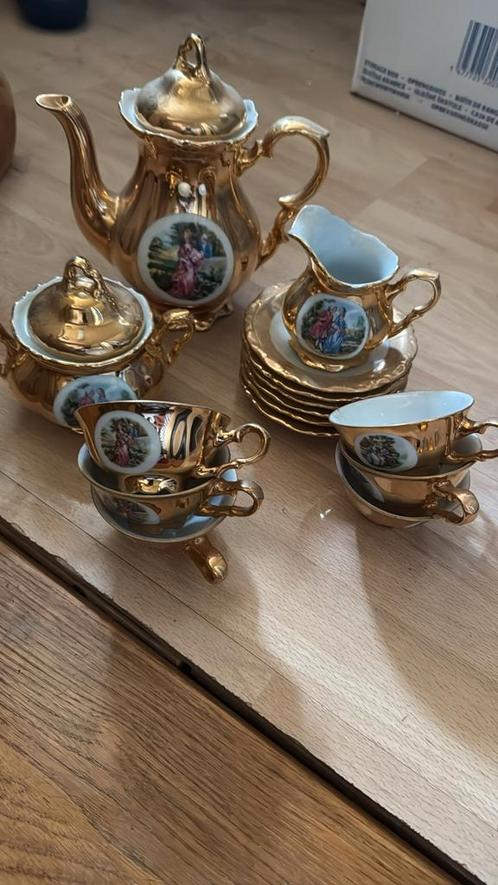 Gouden Theeservies met Romantische Afbeeldingen, Antiek en Kunst, Antiek | Servies compleet, Ophalen