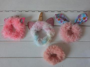 4x Leuke Roze Fluffy Fake Fur Haarstiekjes Unicorn Emoji beschikbaar voor biedingen