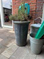 Grijze grote bloempot 60 hoog, Tuin en Terras, Bloembakken en Plantenbakken, Ophalen, Kunststof, Rond, Zo goed als nieuw