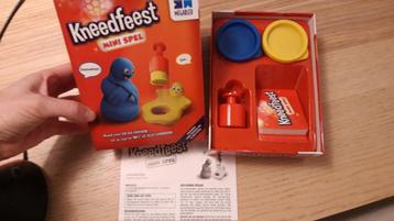 Spelletje kneedfeest. Het spel is nooit gespeeld en daarom a beschikbaar voor biedingen