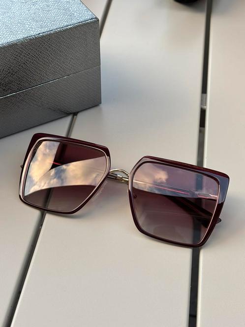Prada Cinema zonnebril, Sieraden, Tassen en Uiterlijk, Zonnebrillen en Brillen | Dames, Zo goed als nieuw, Zonnebril, Prada, Zwart