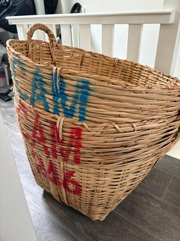 Grote rieten manden 2 st beschikbaar voor biedingen