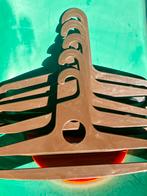 Retro kledinghangers jaren 70 bruin pop-art memphis stijl, Kleding | Dames, Ophalen of Verzenden, Gebruikt, Kunststof, Volwassenen