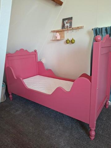 Roze Bopita kinderbedje met matras beschikbaar voor biedingen