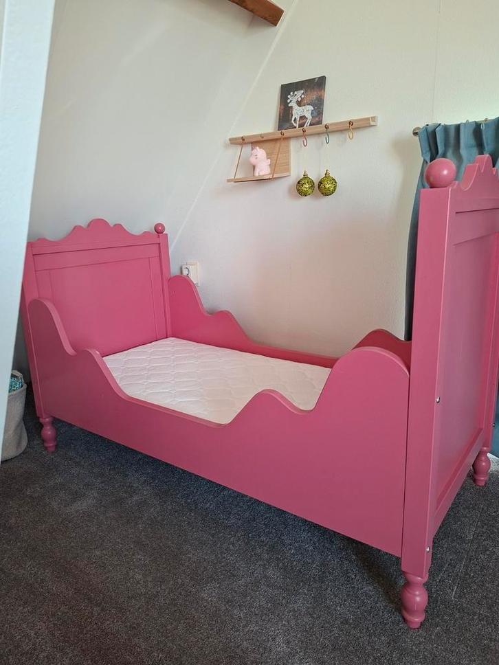 Roze Bopita kinderbedje met matras, Kinderen en Baby's, Kinderkamer | Bedden, Gebruikt, 140 tot 160 cm, 70 tot 85 cm, Lattenbodem