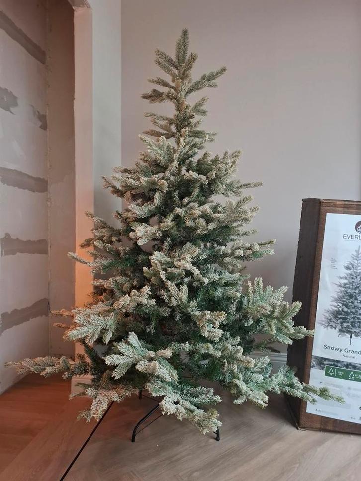 Mooie kunstkerstboom - Everlands Snowy Grandis Fir 180cm, Huis en Inrichting, Woonaccessoires | Kunstplanten en Kunstbloemen, Zo goed als nieuw