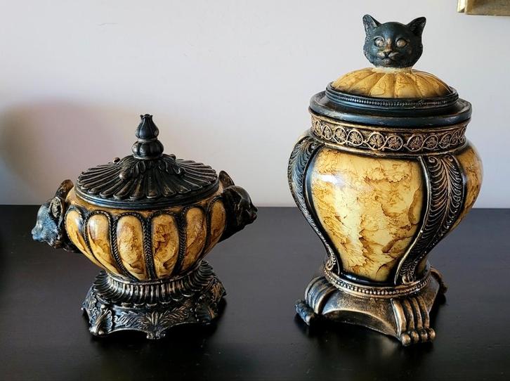 Twee katten urnen, Dieren en Toebehoren, Katten-accessoires, Zo goed als nieuw, Ophalen of Verzenden