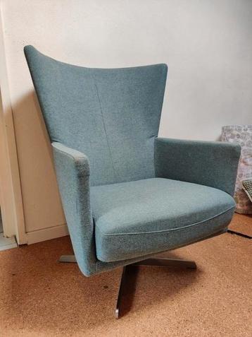 Montèl fauteuil met voetenbankje beschikbaar voor biedingen