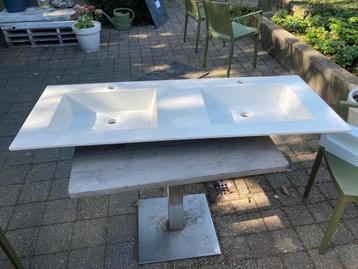 Nieuwe dubbele wastafel beschikbaar voor biedingen