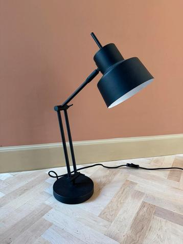 Industriele bureaulamp beschikbaar voor biedingen