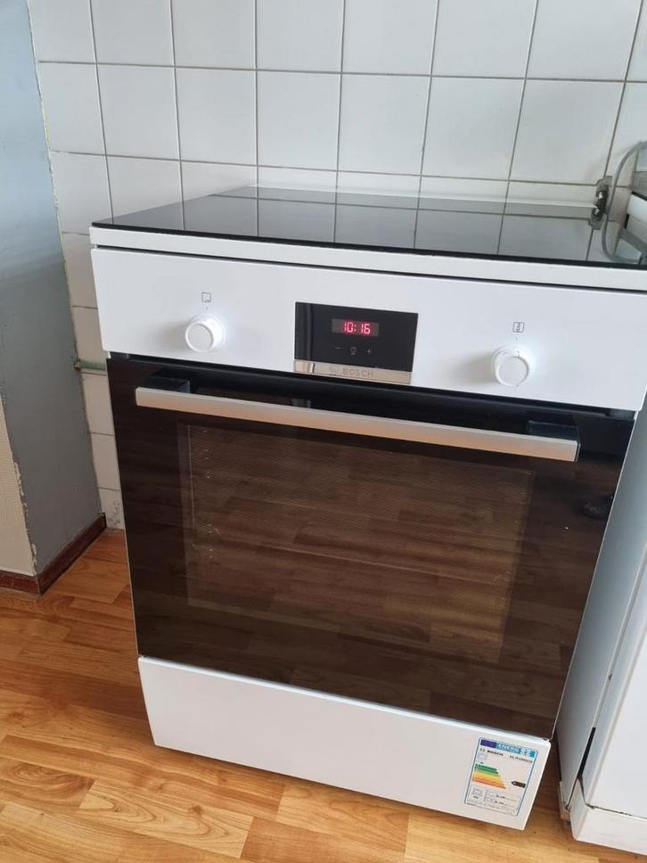 Zeer nette Bosch Inductie Fornuis - 60cm - Wit-Z.G.A.N, Witgoed en Apparatuur, Ovens, Zo goed als nieuw, Vrijstaand, Oven, 60 cm of meer