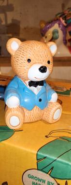 Schattige Beeldje Beer met Blauw Jasje spaarpot, Verzamelen, Beelden en Beeldjes, Ophalen of Verzenden, Zo goed als nieuw, Dier