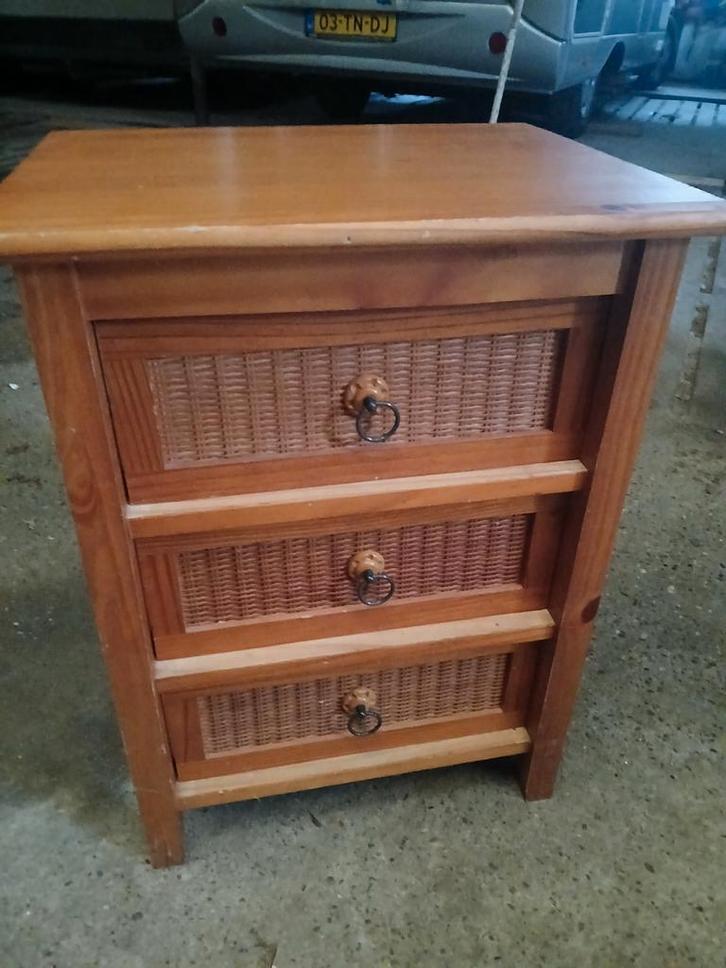 Houten kastje met lades, Huis en Inrichting, Kasten | Dressoirs, Gebruikt, Minder dan 50 cm, 25 tot 50 cm, Met lade(s), Met plank(en)