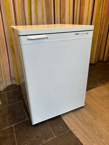 Vier Laden Vriezer Bosch - Werkt Super - Schoon! beschikbaar voor biedingen