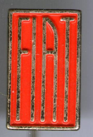 FIAT rood op zilverkleurig auto speldje ( B_046 ) beschikbaar voor biedingen