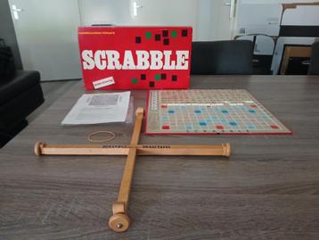 Scrabble uit 1985 met draaitafel beschikbaar voor biedingen