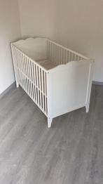 Wit Ledikant met rok, Kinderen en Baby's, Babywiegjes en Ledikanten, Ophalen, Zo goed als nieuw, Ledikant