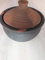 Handmade Clay Casserol 23cm, Ophalen of Verzenden, Zo goed als nieuw, Overige materialen, Pot, Bus of Blik