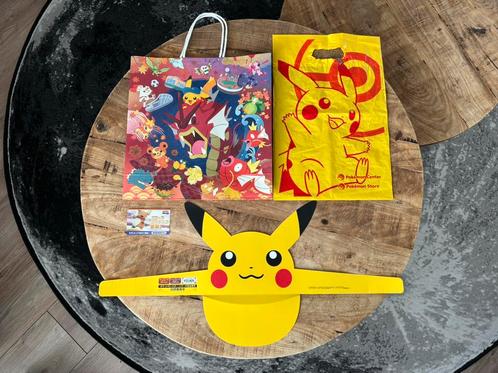 Tassen Pokémon Center Hiroshima + Pikachu kroon uit Japan, Hobby en Vrije tijd, Verzamelkaartspellen | Pokémon, Zo goed als nieuw