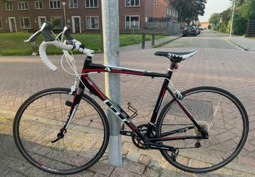 GT 4 Series racefiets – carbon vork – in goede staat beschikbaar voor biedingen