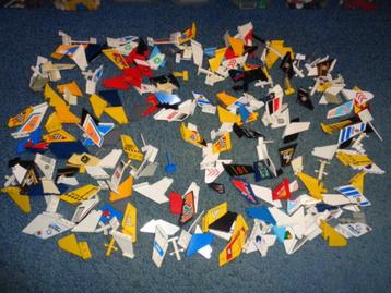 Partij E132=Lego vliegtuig staarten beschikbaar voor biedingen