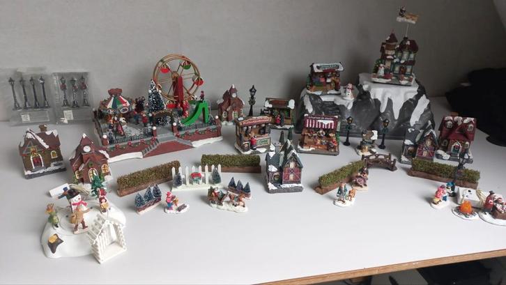 40 delige zgan kerst dorp met licht,geluid, Diversen, Kerst, Zo goed als nieuw, Ophalen