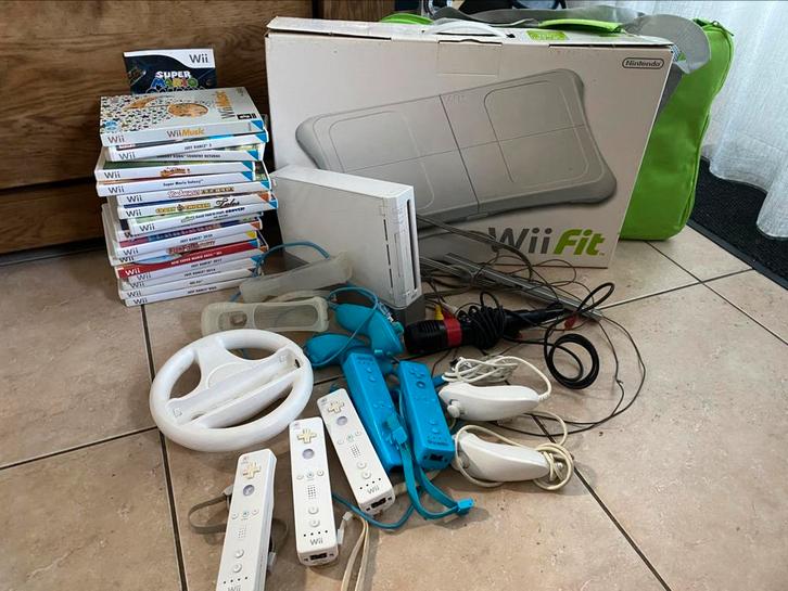 Wii spelcomputer, Fit Mit Balance Board en spellen, Spelcomputers en Games, Games | Nintendo Wii, Gebruikt, Sport, 1 speler, Vanaf 3 jaar