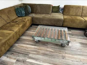 Industrieel stoere salontafel beschikbaar voor biedingen