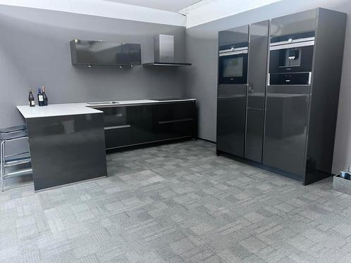 Zeer mooie keuken met losse kastenwand en siemens apparatuur, Huis en Inrichting, Keuken | Complete keukens, Zo goed als nieuw